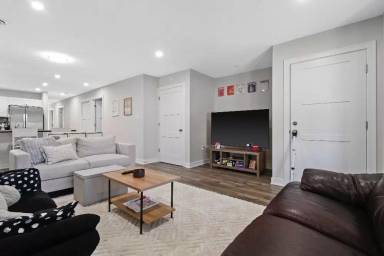 Main picture of 1709 W State St