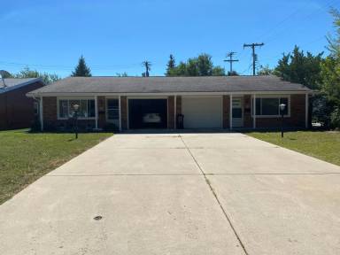 Main picture of 303 Robinhood Ln