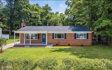 Main picture of 1600 Shamrock Ave
