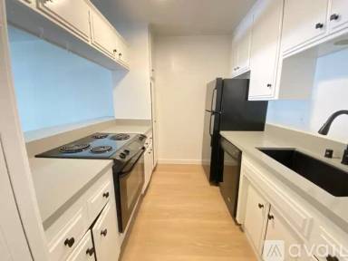 Main picture of 2135 Ivar Ave