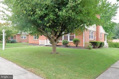 Main picture of 847 E Maple St