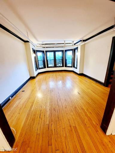 Main picture of 4700 N Hermitage Ave