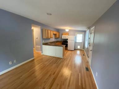 Main picture of 2418 Monroe St
