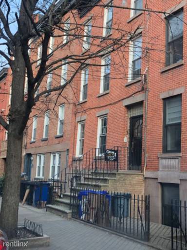 Main picture of 225 Park Ave
