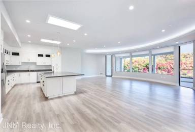 Main picture of 1350 Roxbury Dr