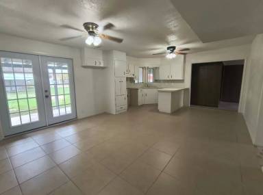 Main picture of 2402 Greenwood St