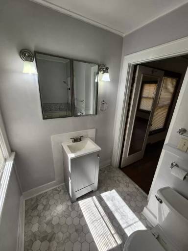Main picture of 1030 E 8th St
