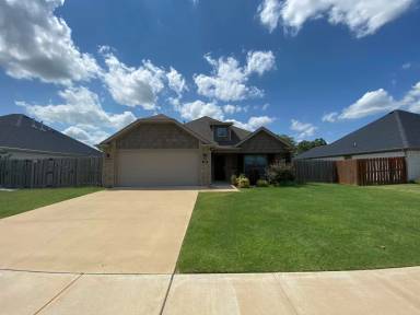 Main picture of 109 S Geranium Ln