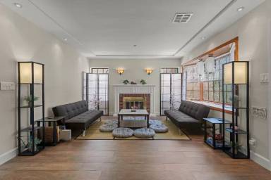 Main picture of 1015 E Verdugo Ave
