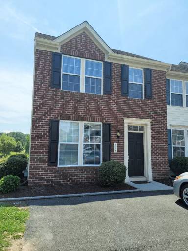 Main picture of 725 Wye Oak Dr