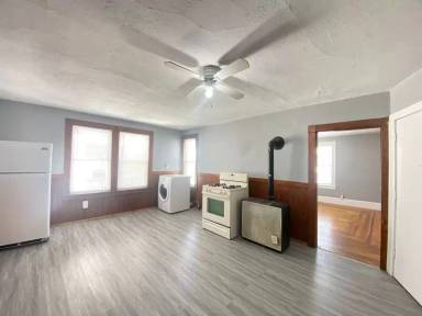 Main picture of 558 Montgomery St