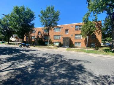 Main picture of 900 W 25th St