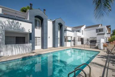 Main picture of 15007 Burbank Blvd