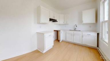 Main picture of 2550 Elyria Ave