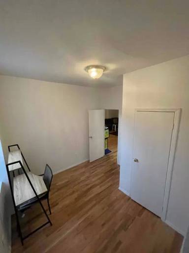 Main picture of 182 Meserole St