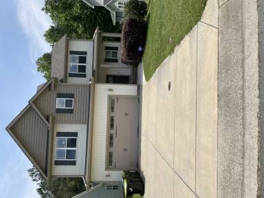 Main picture of 71 Wood Green Dr