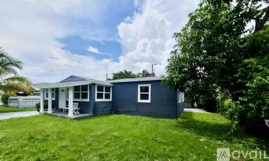 Main picture of 4075 SW 7th St