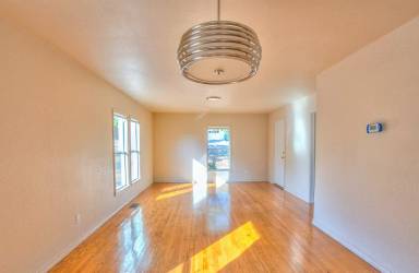 Main picture of 327 Roy St