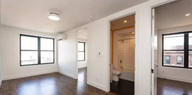 Main picture of 2250 Clarendon Rd
