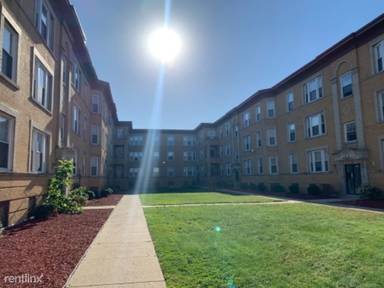 Main picture of 4618 S Lake Park Ave