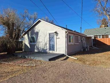 Main picture of 839 1/2 E Las Animas St