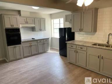 Main picture of 705 N 10th St
