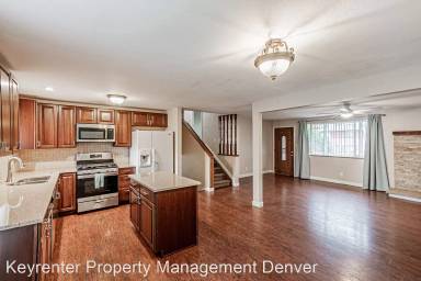 Main picture of 3020 S Jay St