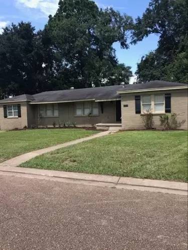Main picture of 902 Oaklawn Ave