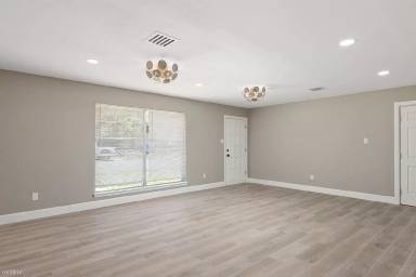Main picture of 806 Vw Ave