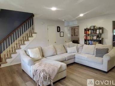Main picture of 302 S Hill Ln