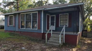 Main picture of 2848 Woodbine St