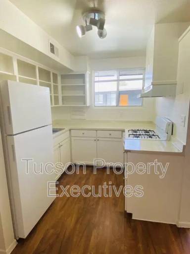 Main picture of 5770 E 10th St