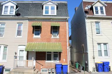 Main picture of 103 W 6th Ave