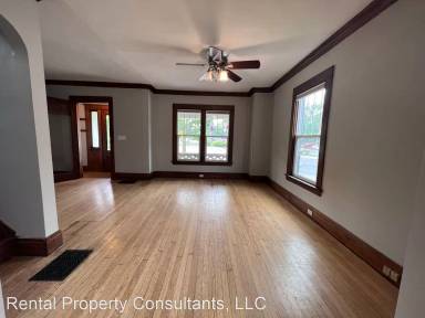 Main picture of 1555 Lake Dr SE