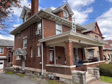 Main picture of 124 S Walnut St