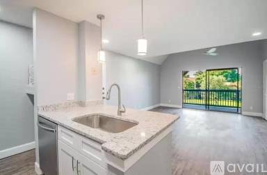 Main picture of 380 Lakepointe Dr
