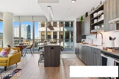 Main picture of 1010 W Lake St