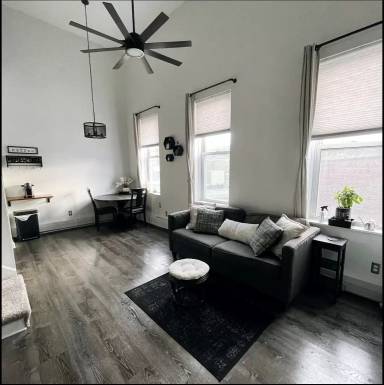 Main picture of 405 Main St