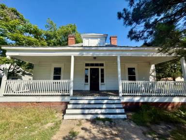 Main picture of 213 N Dennis St