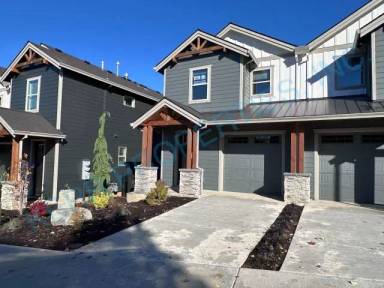 Main picture of 39805 Pleasant St