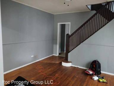 Main picture of 303 Lakeview Park