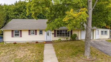 Main picture of 23 Louisberg St