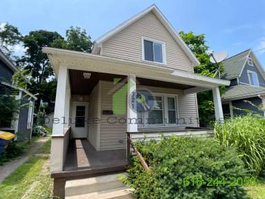 Main picture of 321 Grand Ave NE