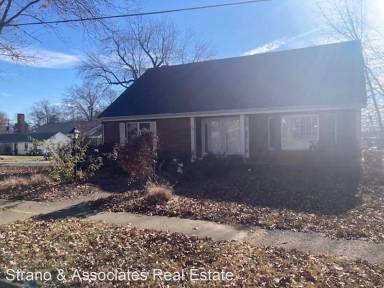 Main picture of 124 E Dee St