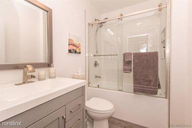 Main picture of 4060 Oakcrest Dr