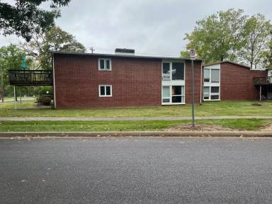 Main picture of 250 S Corl St