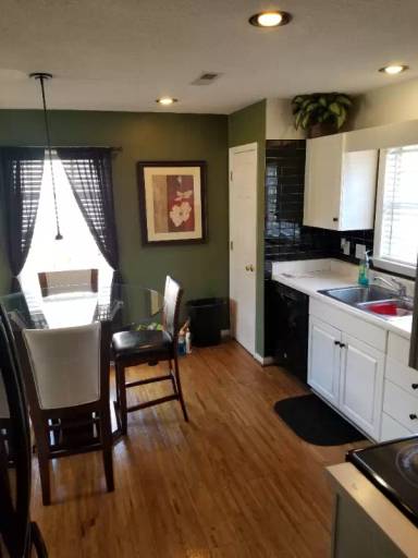 Main picture of 15 Wimbledon Ln