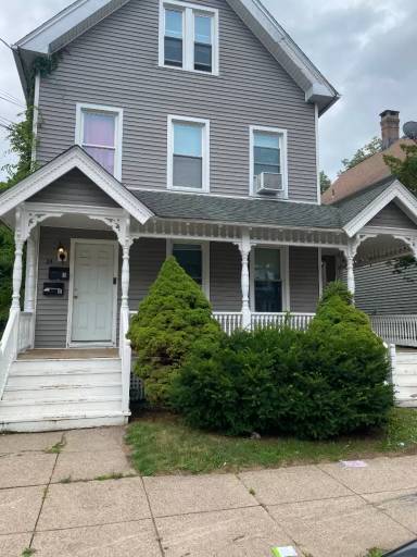 Main picture of 24 Irving St