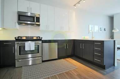 Main picture of 785 W Adams St