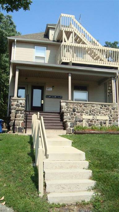 Main picture of 821 Oakland Ave